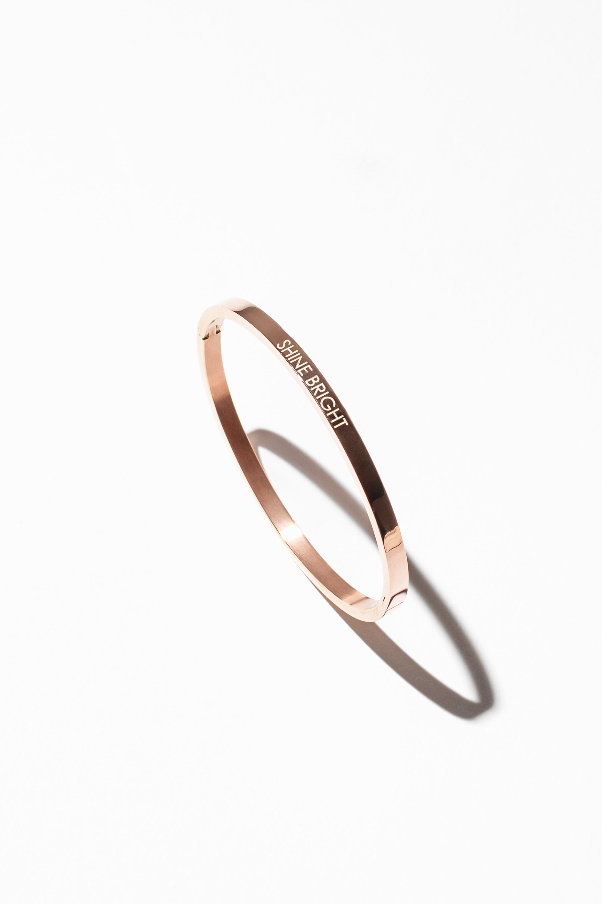 BRANSOLETKA ŚWIECI JASNO, POZWÓL IM PŁONĄĆ