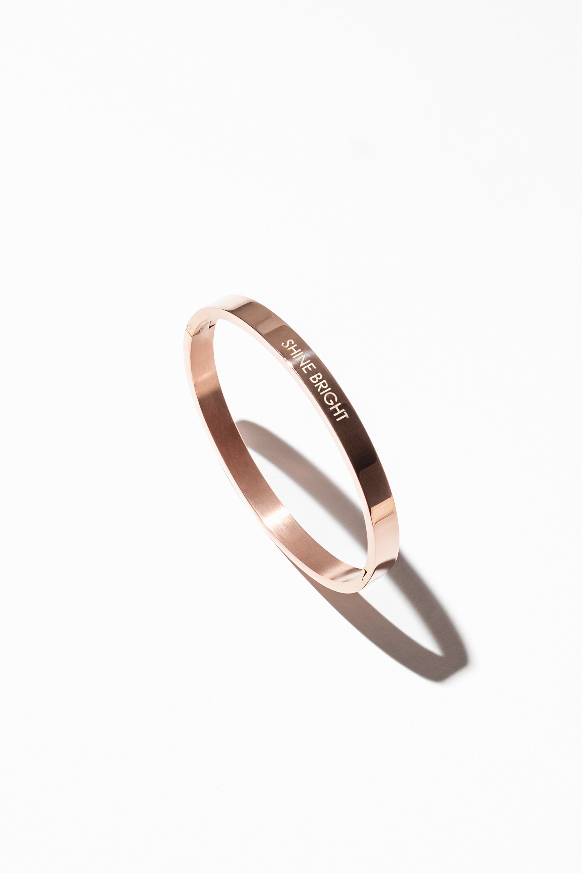 BRANSOLETKA ŚWIECI JASNO, POZWÓL IM PŁONĄĆ