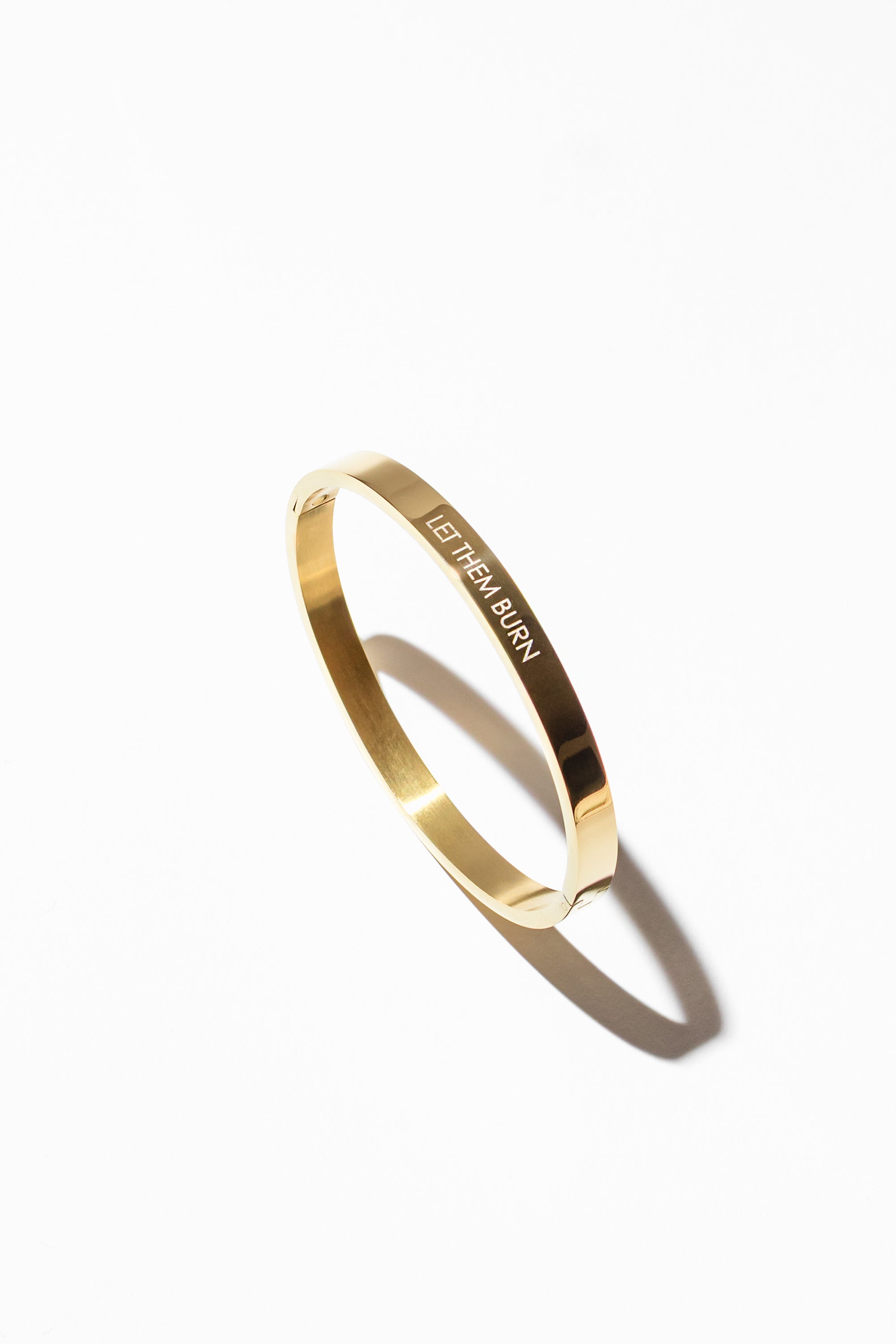 BRANSOLETKA ŚWIECI JASNO, POZWÓL IM PŁONĄĆ