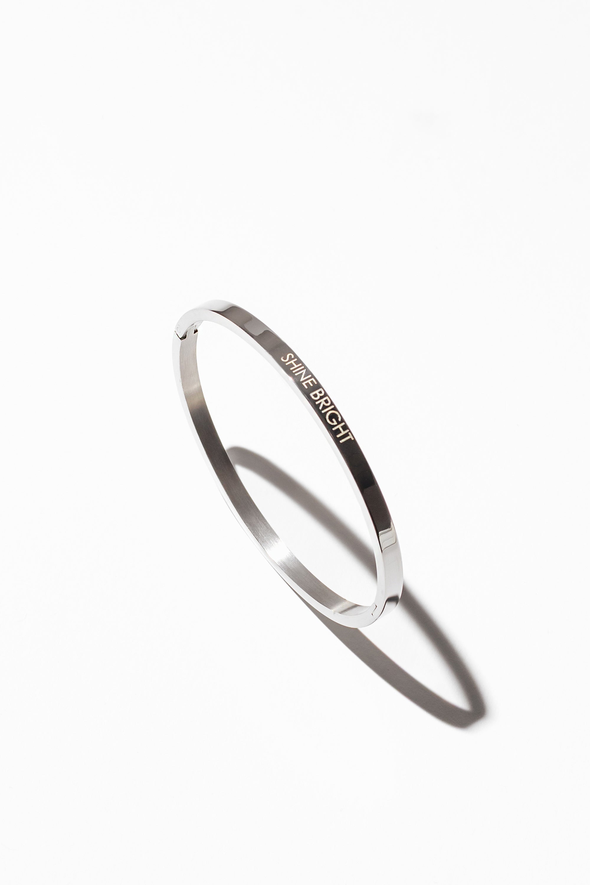 BRANSOLETKA ŚWIECI JASNO, POZWÓL IM PŁONĄĆ