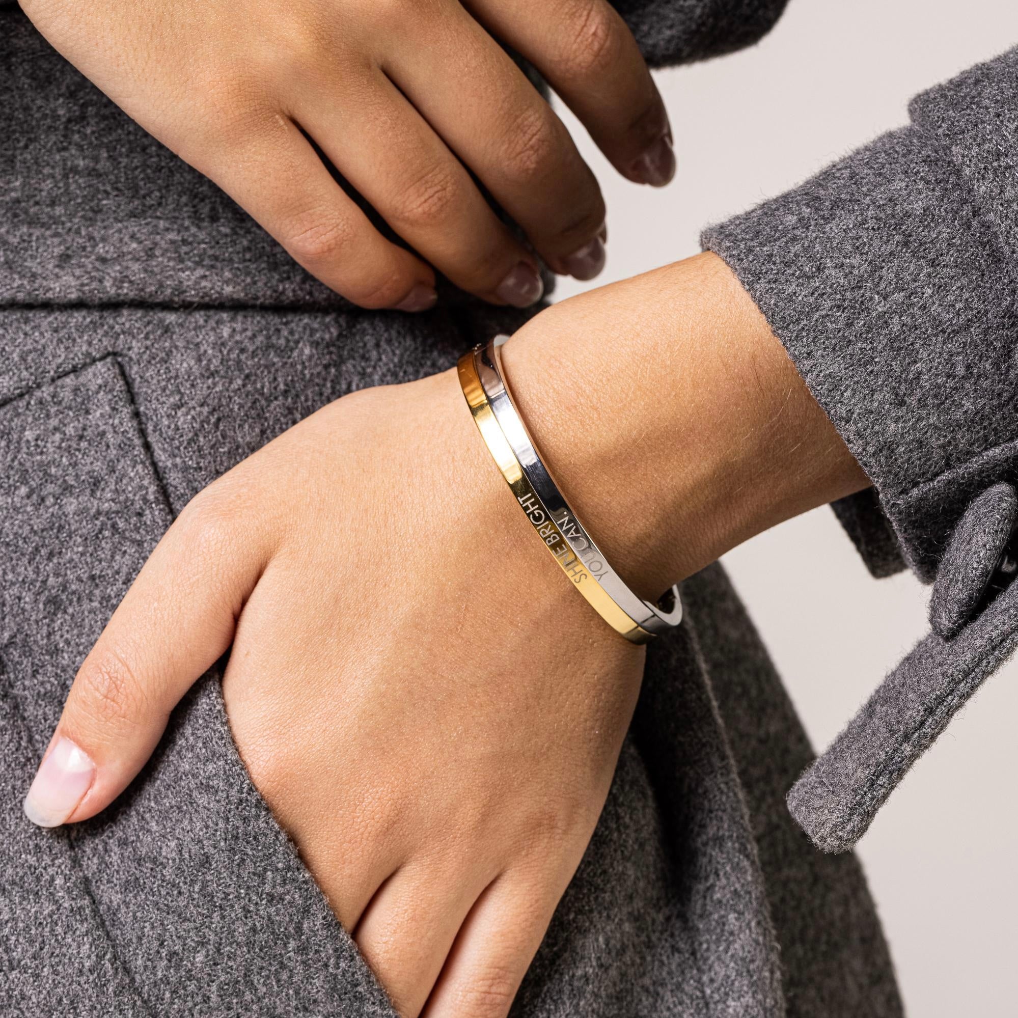 BRANSOLETKA ŚWIECI JASNO, POZWÓL IM PŁONĄĆ